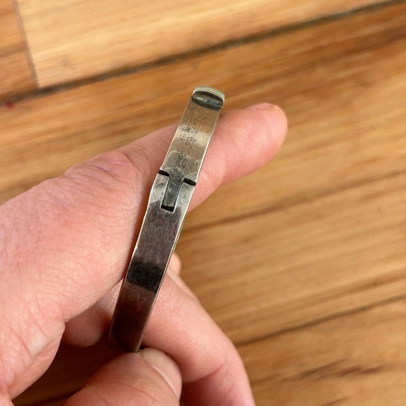 Turquoise Inlay Hinged Bangle 7 Inch Bracelet - Picture 7 of 9